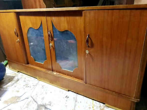 بوفيه نضد مستعمل مترين وربع تسكام للبيع ويوجدخدمة توصي***********
