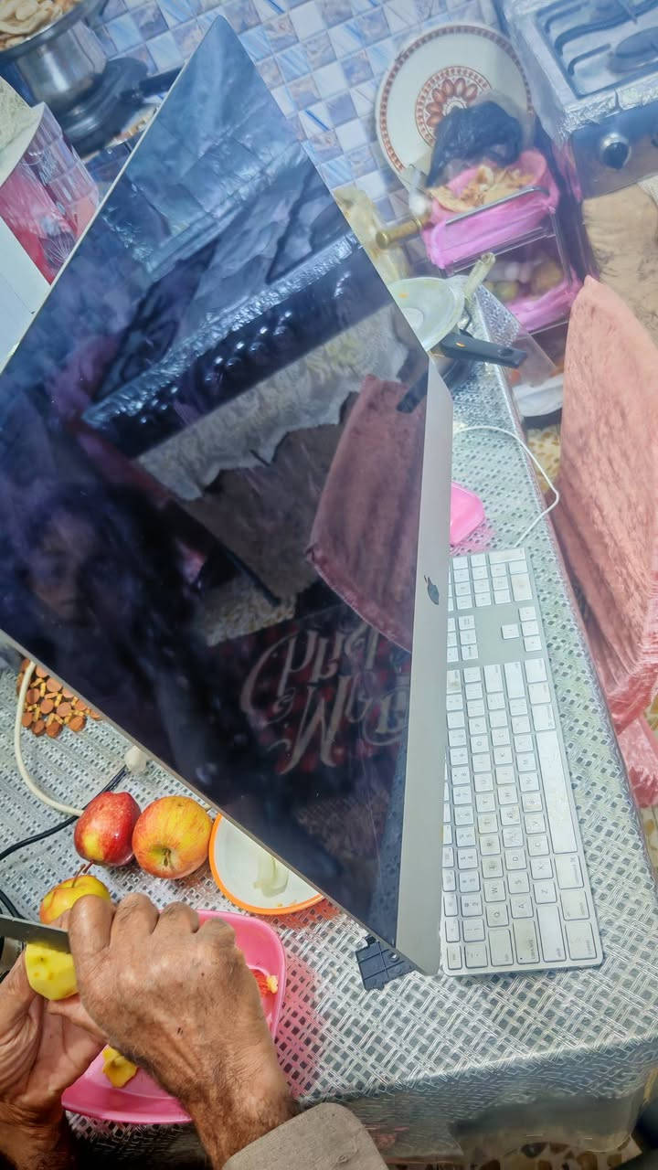 مونيتر ماك بوك
مواصفات واضحة بل صور
فطر بسيط بلشاشة بسيط مامبين
ولا مأثر عليهه
مأشر علية بلصورة
مكاني بغداد
***********
