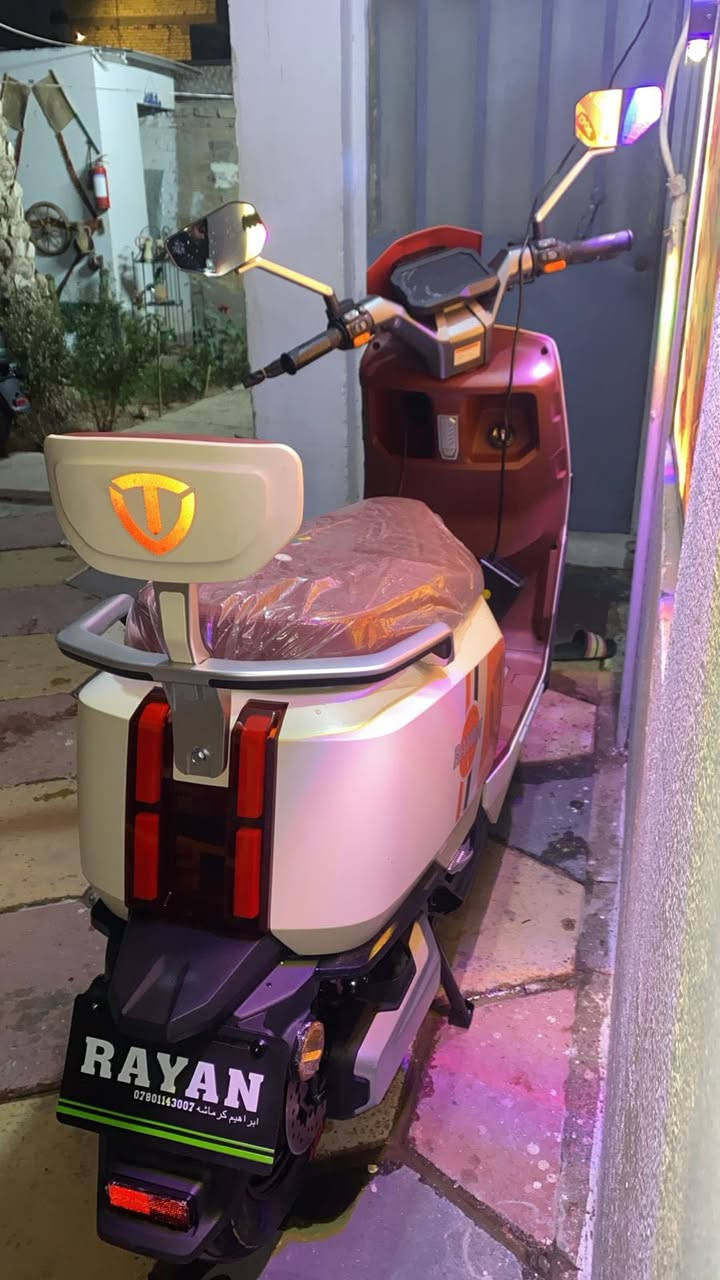 🚨🔥للبيع طة كارتون  دراجة الريان RAYAN – وحش الكون VIP  🔥🚨
📍 وضعية  الشركة – نظافة وكالة 💯

⚙️ المواصفات الفنية:
🔋 بطارية كرافين كاربون جل 35 أمبير / 72 فولت
⚡ محرك ملف 2000 واط – سرعة حقيقية 80 كم/س
🚀 مدى حقيقي 80 كم
🖐️ بصمة عدد 2 + تشغيل عن بُعد
🔒 جهاز إنذار ضد السرقة
🛑 بريك دسك + دهن ديلات هايدروليك ناعمة جداً
🪶 قيادة ناعمة ورزينة جداً على الطريق
💺 كشن سياحي واسع لشخصين + مساحة تخزين كبيرة تحت الكشن
🛞 إطارات 12 / 90 / 90
💡 إشارات LED أمامية وجانبية + إشارة رباعية
🔁 إمكانية الرجوع للخلف (R)
🔋 نظام TTFR لإعادة الشحن عند استخدام البريك
✅  البطارية 6 مسطرة 
ملاحضه ملاحضه الدراجة زيرو
📦 الحالة: جديدة بالكامل

للاستفسار الاتصال/ 

***********

العنوان بغداد
