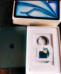 آيباد اير M3 • مستعمل ١٠ أشهر • ضمان لغاية ١٣/٤/٢٠٢٦