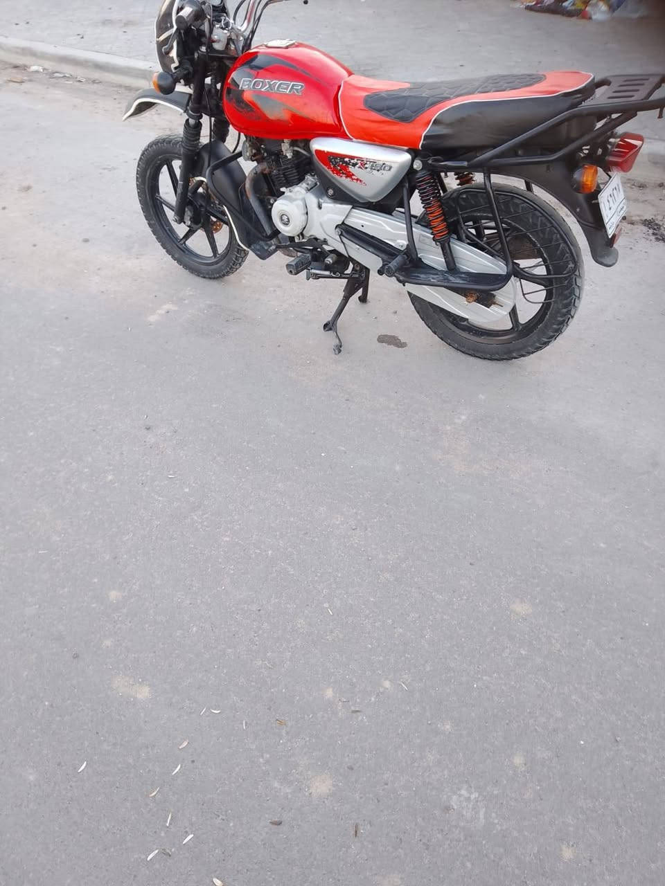 السلام عليكم دراجه بوكسر للبيع موديل 23 رقم وسنويه نضيفه كلش مانقصه شي تحويل ثاني يوم السعر مليون و 950 ) 1950 ) عنواني بالزبير الشراي يتصل ***********
