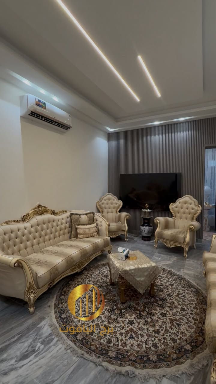 #للبيع بيت حديث vip في #السيدية !

🏡 تفاصيل العقار:

 المساحة: 160م
 الواجهة: 8م 
النزال: 20م

الطابق الأول: يضم صالة لأستقبال الضيوف، حمام ضيوف، مطبخ مفتوح، شلال داخلي، غرفة نوم، وحمام ملحق.

الطابق الثاني: ثلاث غرف نوم واحده سويت بالاضافة الى حمامين.

الطابق الثالث: غرفتين نوم بالاضافة الى حمام وغرفة لوندري.

📍 موقع مثالي:
يقع المنزل في السيدية مربع تبوك

#لمعرفة #السعر #الرقم ( 1 ) #سأتي #السعر #مباشره

📞 للمزيد من التفاصيل أو لحجز معاينة، اتصل بنا على: *********** + واتساب مهندس غيث 
***********

أو قم بزيارة مكتب برج الياقوت للتطوير العقاري في السيدية، شارع مركز الشرطة، مجاور صيدلية وصال شوقي، مدخل شارع أبو النخيل.

🛡️ إذا لم يناسبك هذا المنزل، لدينا خيارات متنوعة تشمل منازل، وأراضٍ تناسب جميع الأذواق.

#برج_الياقوت_للتطوير_العقاري #العراق #اكسبلور #realestate #explore #برج_الياقوت #غيث_علي
