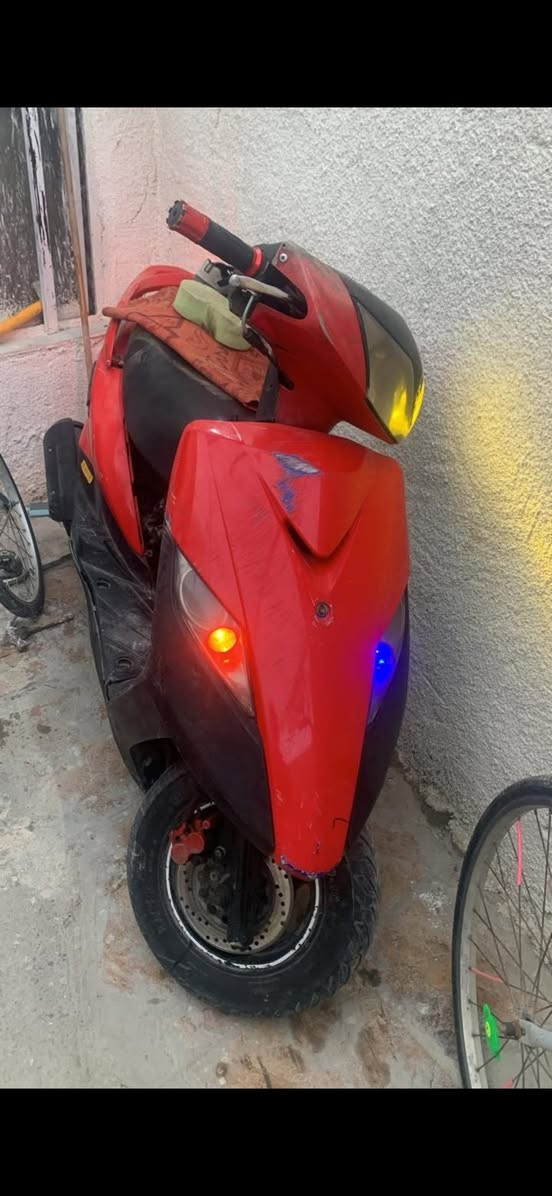 طافية كوم حديدشغلتها بسيطه كلش سلف يشتغل كهربائيات تشتغل ب250 وبيها مجال ***********
