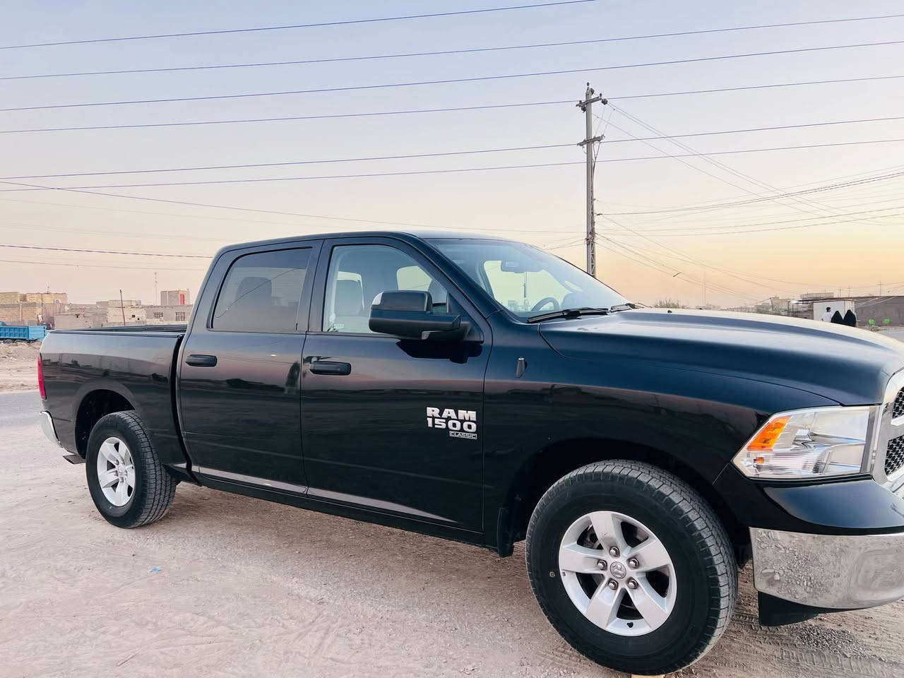 السلام عليكم
دوج رام كلاسك موديل 2023   6 سلندر 3.6 باب طويل بدي قصير المرغوب رقم اربيل باسمي ماشية 35 الف ميل قابل للزيادة بدون ايرباك بجم كبس حادثه جداً بسيط نص الباب الخلفي الايسر مصبوغ نفسه الباقي كفاله 
صور الحادث  ورقم الشاصي مرفق بالصور 
السياره تو ويل كير ماوس كاميرا خلفيه كشن السايق كهرباء كشنات مخمل تبريد خلفي 
السياره جديده كلش واحلى من الصور وجاهزة ما بيه اي نقص 
للأستفسار ‭0783 150 6453‬
