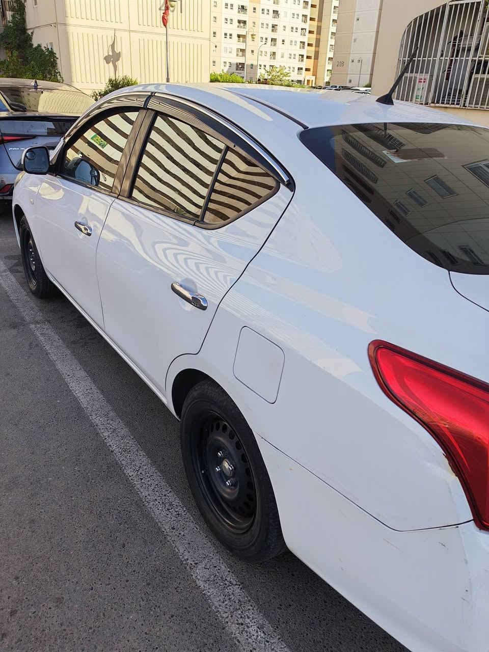 السلام عليكم
نيسان سني هندي بليته زركة موديل ٢٠٢١ ماشية ١١٩كيلو رقم بغداد بسمي
السيارة بدون صبغ ولا تبديل اي قطعة بيهه رصعات خفيفة كلش قمارة وبنيد 
السعر ١٠٣ وبيهه مجال الشراي يتصل على الرقم
***********
