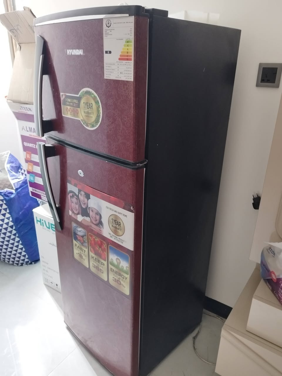 السلام عليكم ثلاجه للبيع نضيفه ما داخله تصليح ما مستعمله هواي السعر 150وبيهه مجال الي يريدهه يتصل على هذا الرقم ***********
