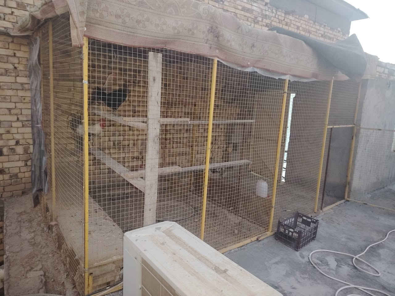 محميه
الطول 4متر و الارتفاع 2متر و النزال مترين ونص
وجهيه +صفحتين
السعر 125 وبيهه مجال بسيط 
***********
