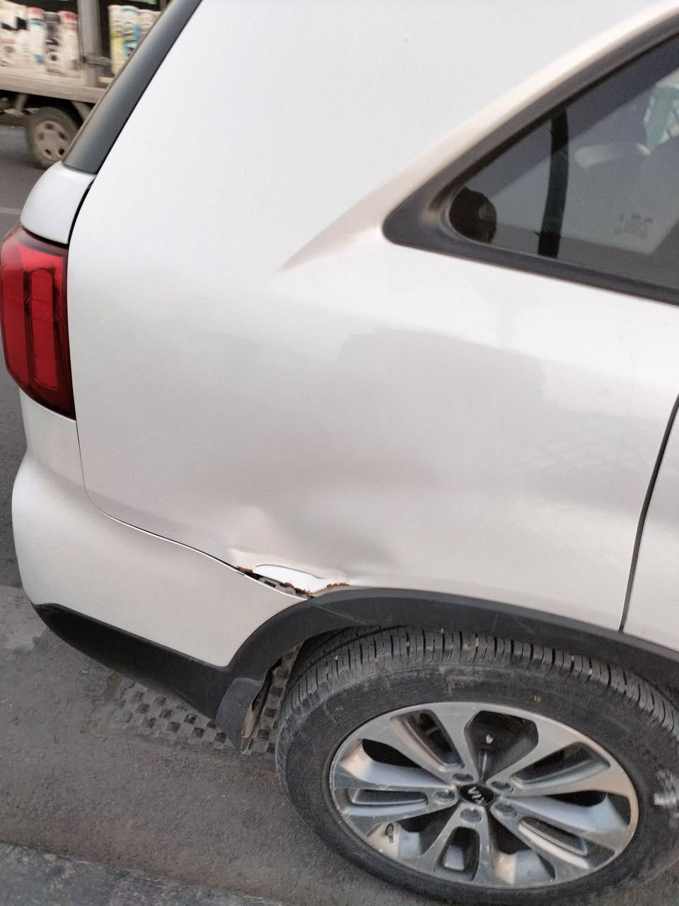 سورينتو 2015 خليجي فول مواصفات ستة سلندر 3500 
ماشية 150 بيهه جاملغ الايسر مصبوغ وبارد بالباب وطختين صغار ما معدلات  رقم بغداد السعر 165


**إذا كنت صاحب هذا الإعلان وتريد حذفه لأي سبب، رجاءا أرسل رسالة إلى الدعم الفني**