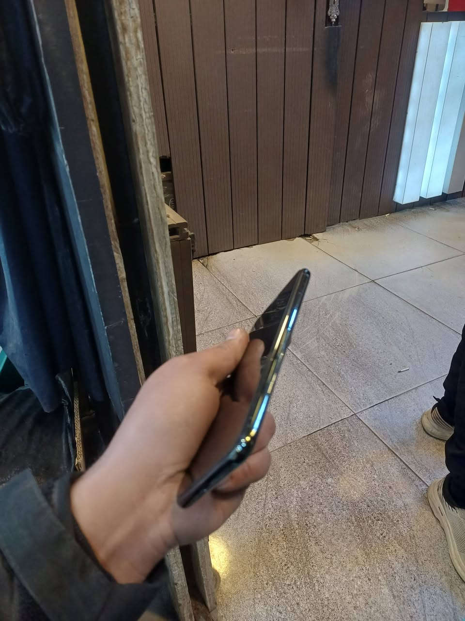 سلام عليكم شباب ايفون11برو ماكس زيتوني جهاز نضافته كلش حلوه مامبدل بي شي استخدام قليل ولهاذ اسبب محافض على نضافته بطاريه ٨٠ ذاكره٦٤ ب٣٠٠ وبي مجال بس نقطه بل شاشه جدا خفيفه بل طرف رقم تليفون***********
