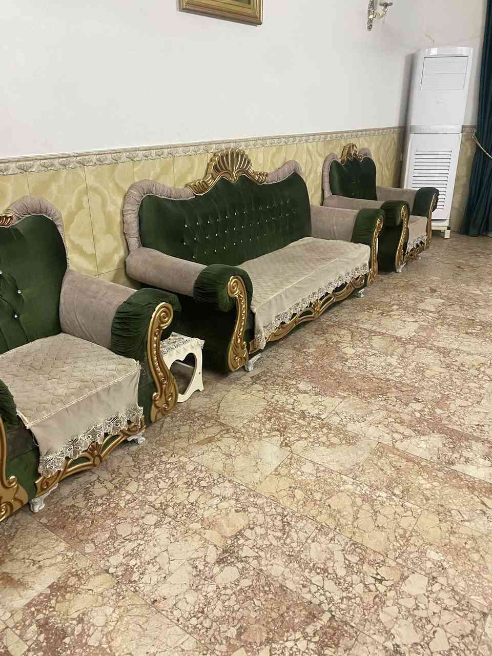 السلام عليكم 
تخم 10 مقاعد نظيف للبيع 
السعر:250. 
للتواصل : ***********
