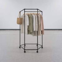 ستاند ملابس • متوفر • هيج شكلة