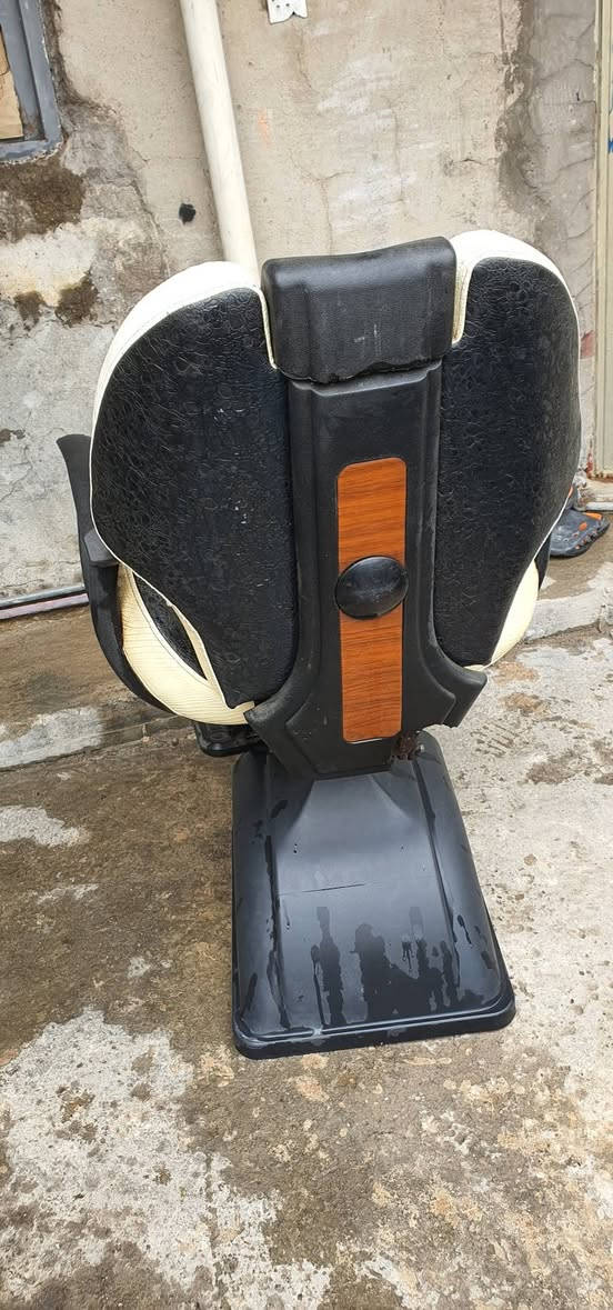 سلام عليكم شباب كرسي حلاقه شيروكي جك كامل  بي باليده ضربات والصفحة مال الضهر مثل ماواضح مكاني حي الفرات قرب مطار بغداد الدولي السعر ٢٠٠ الف


**إذا كنت صاحب هذا الإعلان وتريد حذفه لأي سبب، رجاءا أرسل رسالة إلى الدعم الفني**