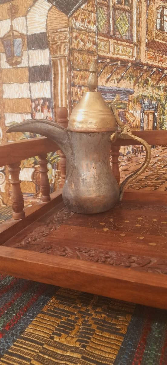 دله بغداديه ارتفاع 21 السعر 65 الف نهائي نضيفه وجاهزه للاستخدام بدون عيوب ويوجد توصيل ***********
