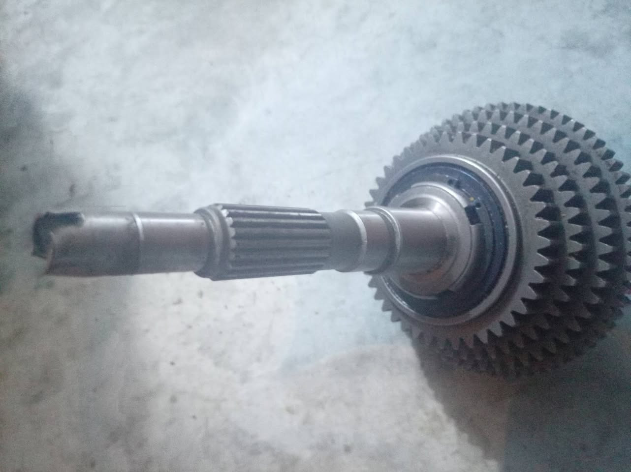 سلام عليكم  كير    كامل  للبيع اخو الجديد ٧٥ وبيه مجال ***********
