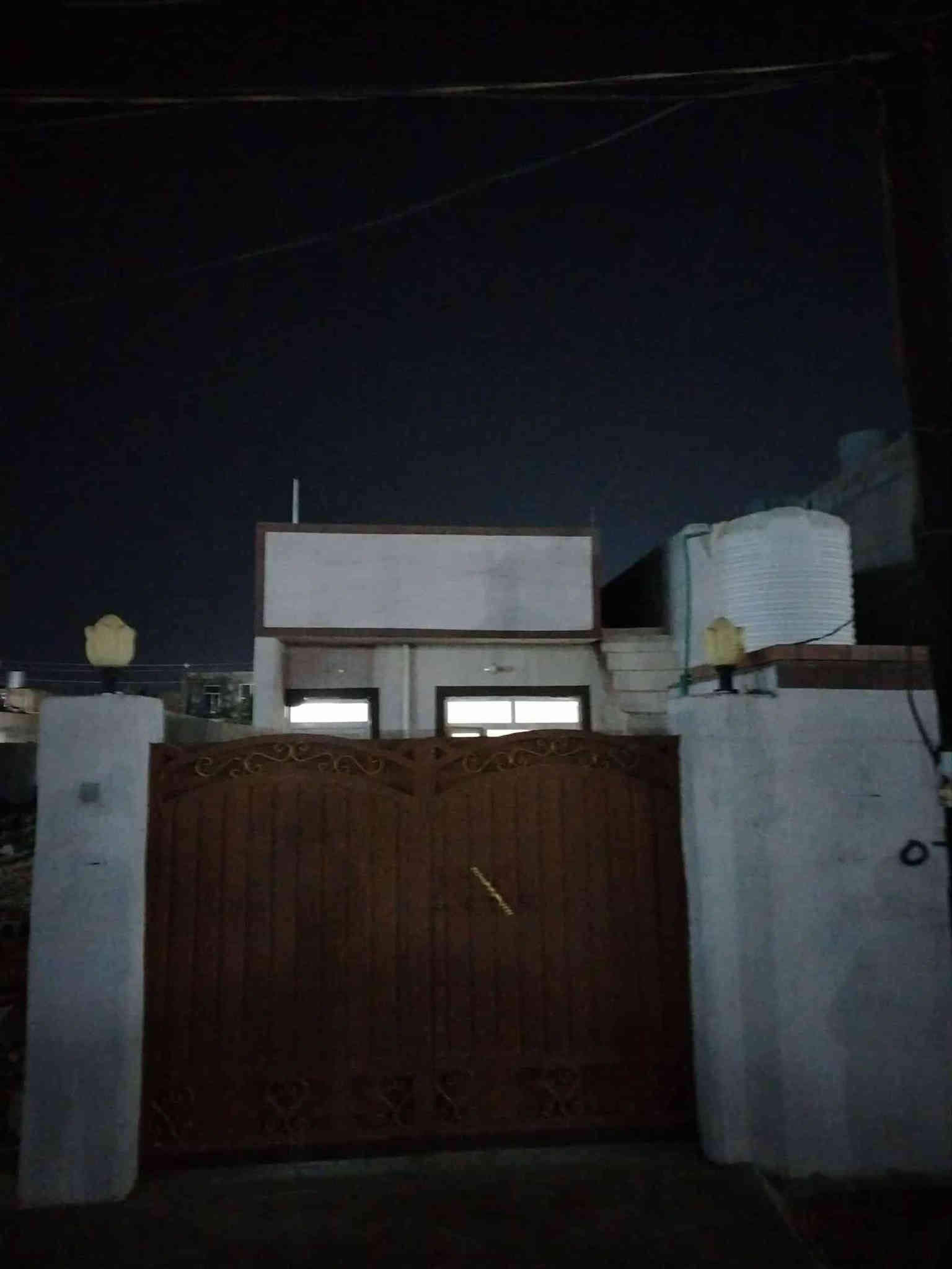 لام عليكم بيت في بختياري شاؤع البانزين خانه
كدام البيت تبليط مساحه 100متر بيت جديد بناء سعر17وبي مجال سفسار كتر الرقم***********
