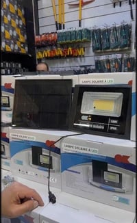 كشاف شمسي • IP65 • الخالص