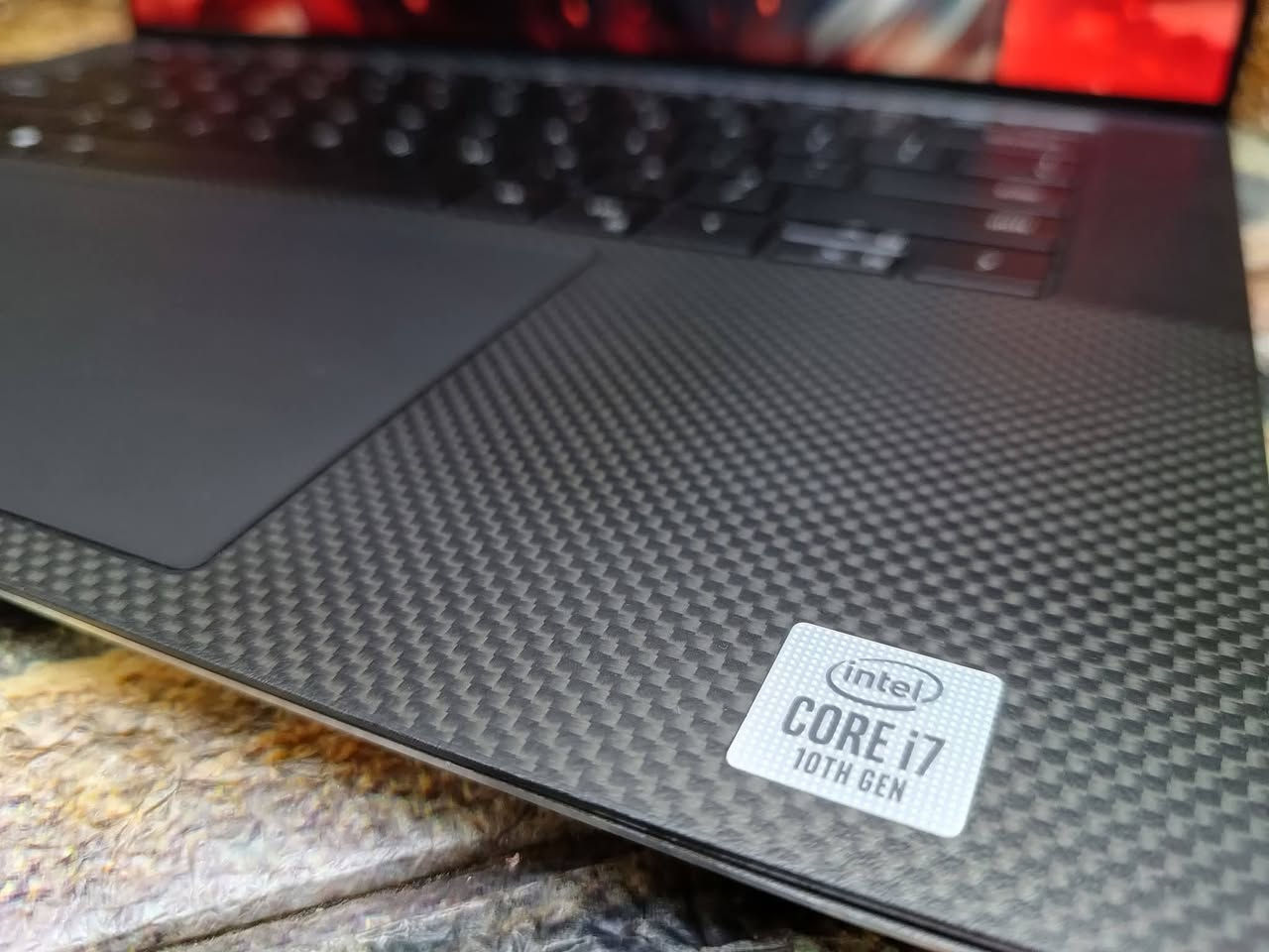 لابتوب الألعاب والتصميم Dell XPS 9500
مناسب للتصميم الهندسي وبرامج الأوتوكاد والثري دي بشكل مريح. 
 ممتاز للمونتاج وتعديل الصور والفيديو بدقة عالية. 
 يشغل أغلب الألعاب الحديثة بإعدادات متوسطة إلى عالية.
مناسب للبرمجة وتشغيل عدة برامج ومهام بنفس الوقت بدون مشاكل.
خيار قوي للطلاب والمهندسين وأصحاب الأعمال الاحترافية اليومية. 
Dell XPS 9500
 المواصفات: i7 الجيل 10 فئة H، رام 16 جيجابايت، هارد 512 جيجابايت SSD، كارت شاشة GTX 1650 Ti 4GB، شاشة 15 بوصة FHD/2K
 السعر: 765 ألف دينار
يوجد توصيل


**إذا كنت صاحب هذا الإعلان وتريد حذفه لأي سبب، رجاءا أرسل رسالة إلى الدعم الفني**