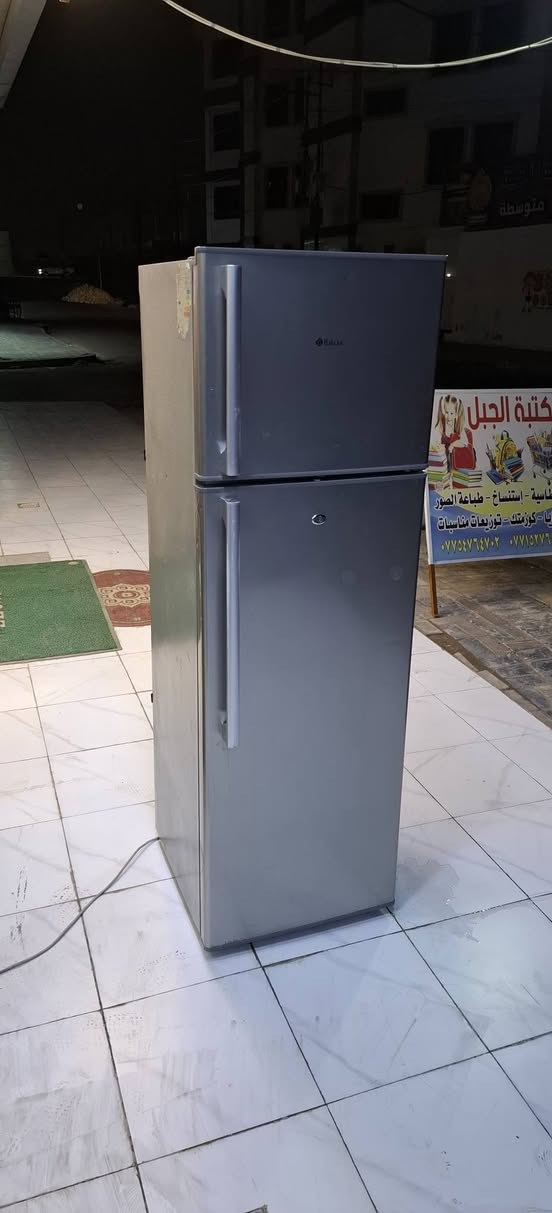 مرحبا ثلاجة ماركة بلسان حجم 14 قدم شغالة وظمان بشغلهة نظافتهة [💯 ] نظام تجميد كلش نظيفة للبيع سعرهة 175 بيهة مجال بسيط تواصل ***********
