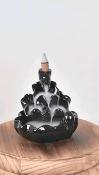 مبخرة شلال تضيف جمال وراحة لكل زاوية ✨  الدخان ينزل بشكل شلال هادئ يعط...