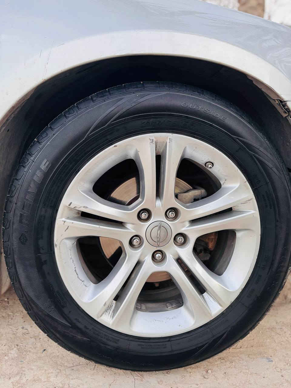 كرايسلر c200
موديل 2012
 مكينه 4سلندر 2400cc
ويل 17 تخم ويل كب تايرات مشيلن أمريكي
زوج تايرات جديده 
ضرر جامرلغ خلف السايق 
مكينه وكير صار شهرين من شدهن جدد
نظام Economical اقتصادي
تخم سماعات اوستن
تحكم ستيرن جهتين
كروز مثبت سرعة
ليات منظومة زنون
كمبريسر ميكانيكي تبريد خير من الله
مسجل اس شاشة قلب Dvd وهارد خزن ٢٨ كيكة 
بعد هوايه تفاصيلها
رقم أربيل بسمي تحويل ثاني يوم
السعر 85 وبيها مجال حك الجيه 
مكاني ديالى بعقوبة ***********
