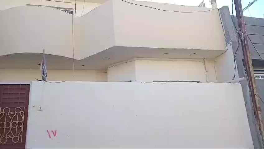 السلام عليكم بيت زراعي سند٢٥ مساحة ١٥٠ واجهة١٥ نزال١٠ بناء كامل طابقين بناء حديث٢٠٢٣ بي ٥ غرف نوم واستقبال وسطحين ومطبخ وصالتين وحمامين مشترك غربي بيت متكامل من كلشي عنوانة التاجي البطة والسواعد قرب الملعب للاستفسار الاتصال ***********
