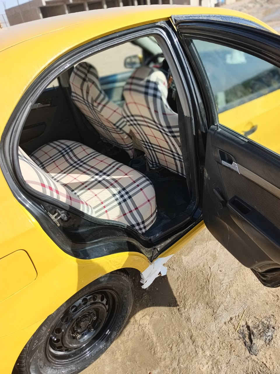 سلام عليكم افيو للبيع رقم نجف مصفره هيه او غرامات مديل ثمانيه مكينه مسكر الف او ستميه او كير لك تخم تاير جديد بس نقصه لتبريد مايشتغل لسعر ٤٢  او بيه مجال  ***********
