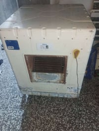 مبرده نظيفه للبيع حجم 2 ونص كلشي بيها شغال ماطور سرعتين تشتغل دگم بـ 6...