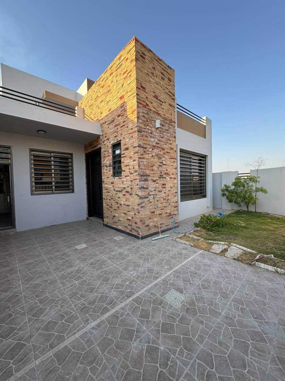 دار للبيع مجمع مدينتي السكني حي المهندسين 200م
***********📞
