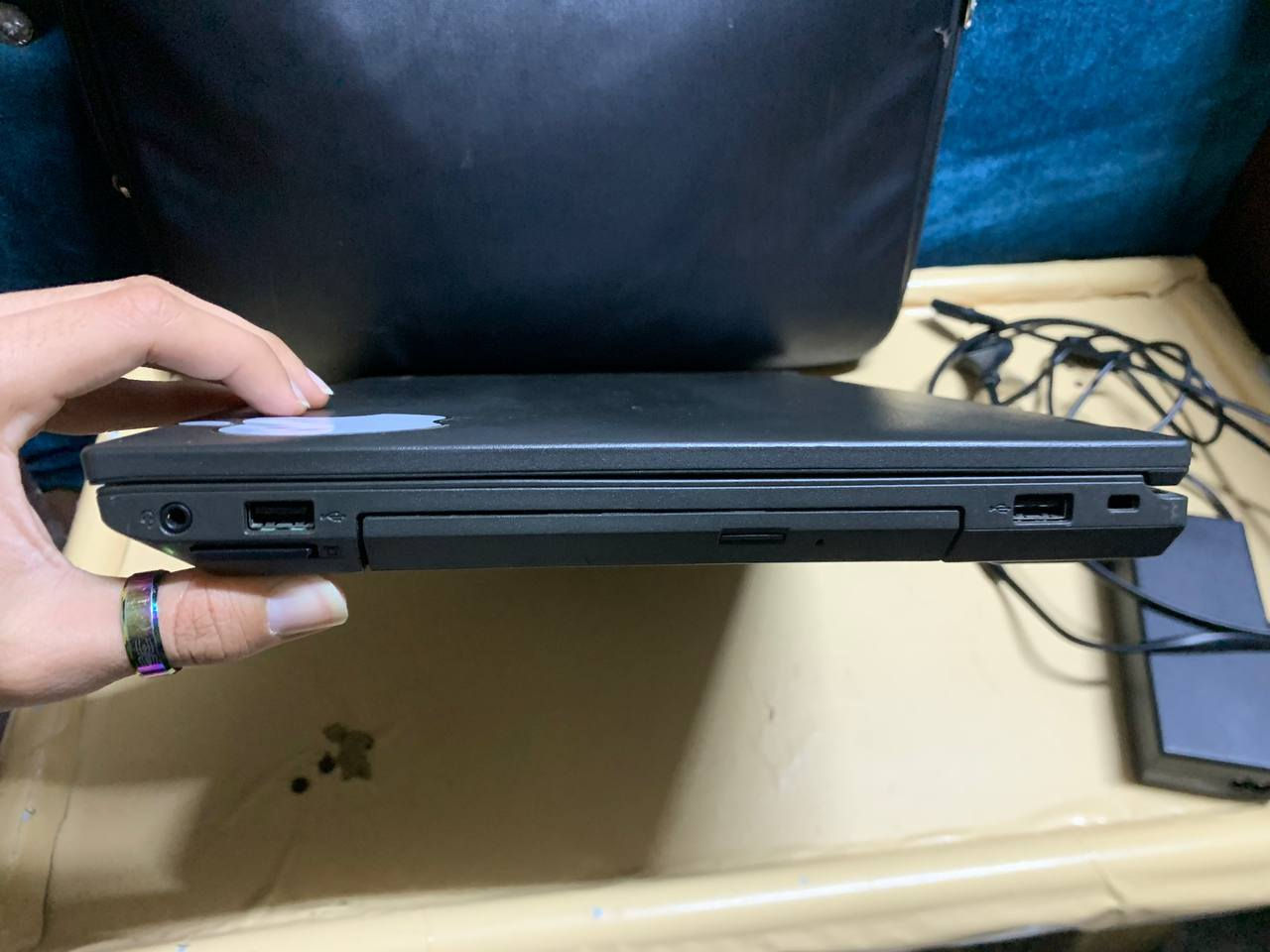 لابتوب Lenovo L440 للبيع
المواصفات  :

حجم الشاشه 14.1

المعالج كوراي 5 جيل الرابع

هارد SSD 128

رام 8 كيكا

كرت شاشه داخلي انتل 2 كيكا

كيبورد عربي انكليزي

منافذ USB3 عدد 4

سيم كارد

منفذ اشدي 

وبيهه بيت اقراص تكدر تشغل بيهه اي قرق

. الموقع بغداد مدينه الصدر قطاع 46

السعر 110 وبي مجال 

رقمي *********** متواجد واتساب 

           ( البطاريه مالتها منتهيه )

 (يعني تشتغل مباشر ينراد تبدل بطاريه )
