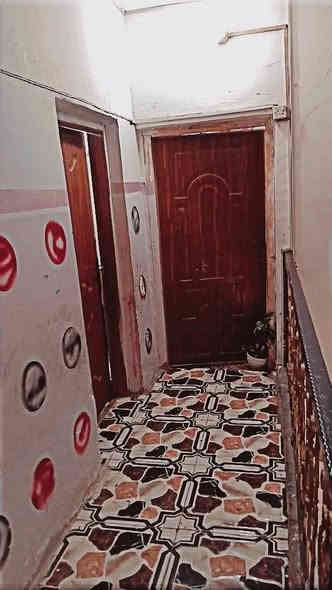 السلام عليكم بيت اللبيع مساحه 100متر طابق ونص فوك غرفتين كاملات وصطحين بي كبار عنوان الشعله مقابيل قطاع السابع بفرع حسينيه زينب الحوراء رقم الهاتف ***********
