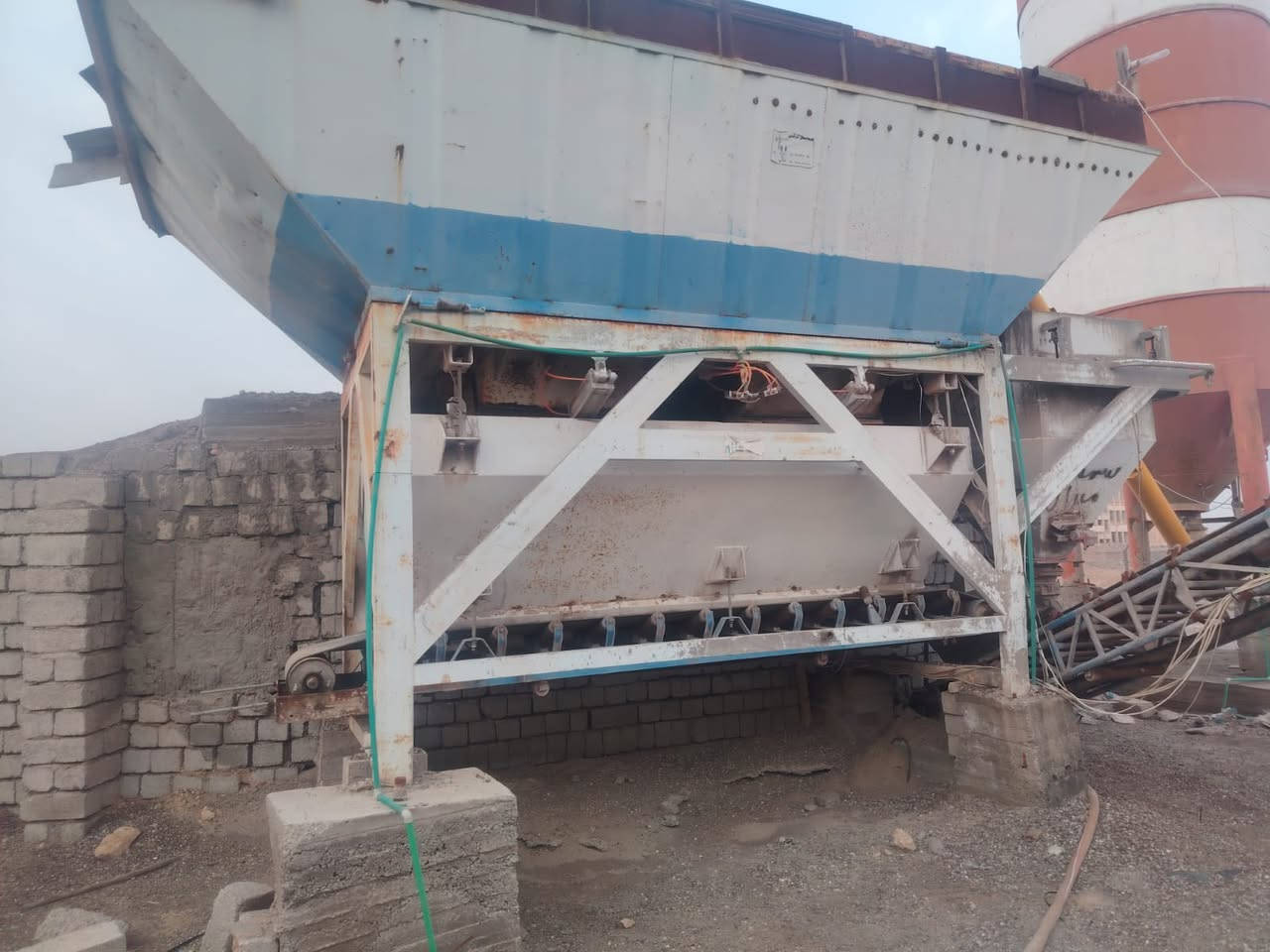 معمل للبيع شغال انتاج 3م كامل معة سايلو و برينة استفسار ***********
