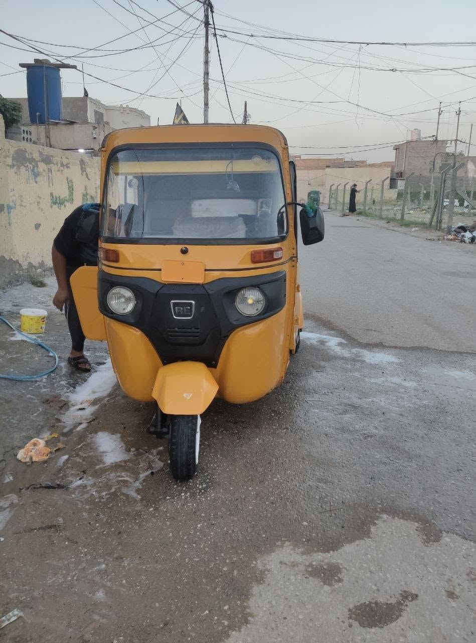 اسلام عليكم تكتك موديل 21نضيفه مصبوغه عام صبغها جمالسه بيها ضربه وره تكتك مكينه مكفوله كفاله عامه تكتك ما متعوبه تاخذها ما تذب عليها ولا ربع ومرقمه ورقمها عربي تكتك مال جناي وسنويه شوكت ما تريد تحول احولك سعرها اتصل بلرقم ***********او تراسل عل صفحه واتساب*********** مكان التكتك بابل الحمزه الغربي
