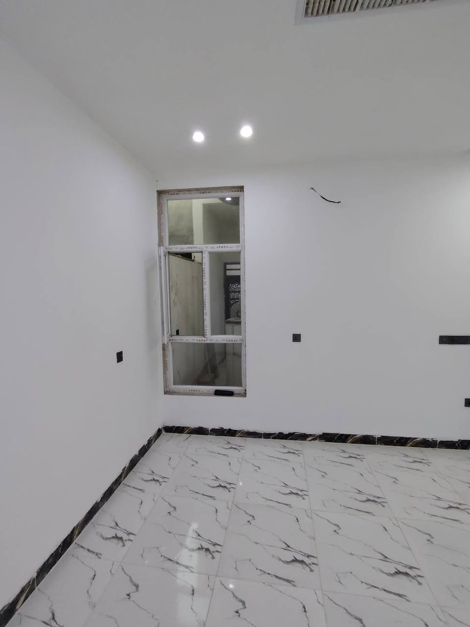دار للبيع فقط  ١٠٠ متر  جديد حي بدر فرع مول حسين واصل خدمات مجاري ماء كهرباء
*********** كركوك, العراق
