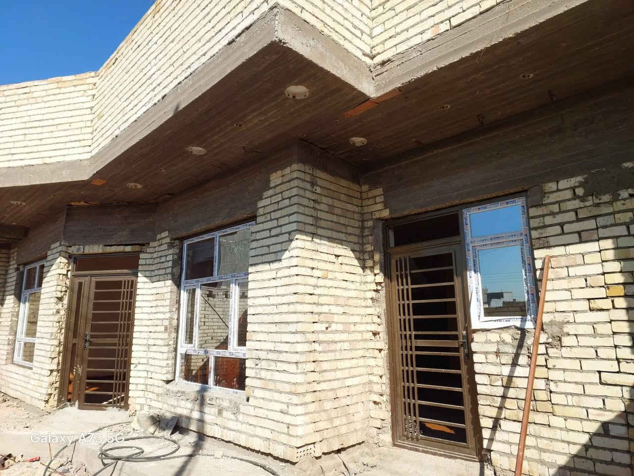 سلام عليكم بيت للبيع طابق ونص مساحة 200 متر الواجه 12.5 النزال 16 الدوره البوعيثه مجمع الرحمن شارع 25
***********
