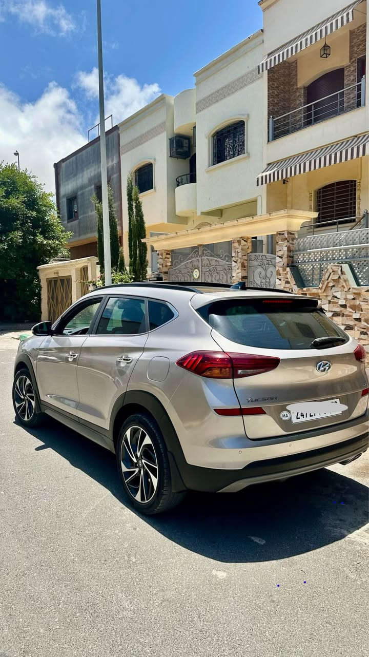 Hyundai Tucson model fin 2019 kilométrage 48 pour plus d’informations contactez moi sur 
 0602729722


**إذا كنت صاحب هذا الإعلان وتريد حذفه لأي سبب، رجاءا أرسل رسالة إلى الدعم الفني**