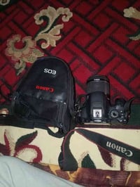 كامره كانون للبيع كامل ملحقات  بطاريات العدد 2شاحنه اصليه زوم رياضي بي...