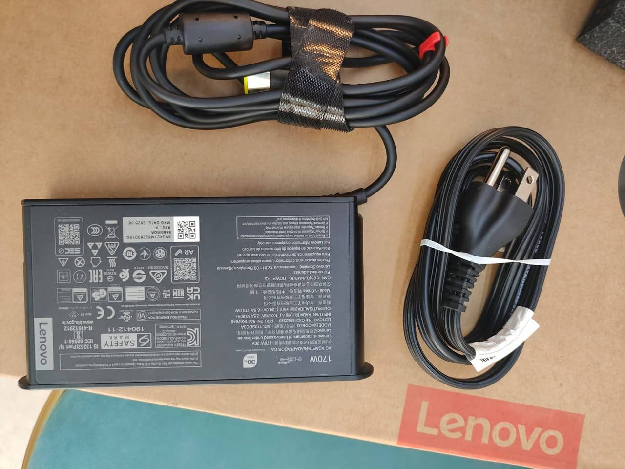‏LENOVO LOQ  15ARP9
مستخدم شهرين جديده لوك بعدها بالباكيت 
‏CPU: AMD Ryzen 5 7235HS 3.2 GHZ

(( ‏GPU:RTX 4050 6GB.  ((  170. Watt

‏RAM: 12GB DDR5 

‏HARD: 512GB SSD M.2

‏MON: 15.6 FHD IPS 144HZ

‏OS: windows 11 home 
‏

‏Color: -GREY

‎‏‎السعر /980 الف
***********
