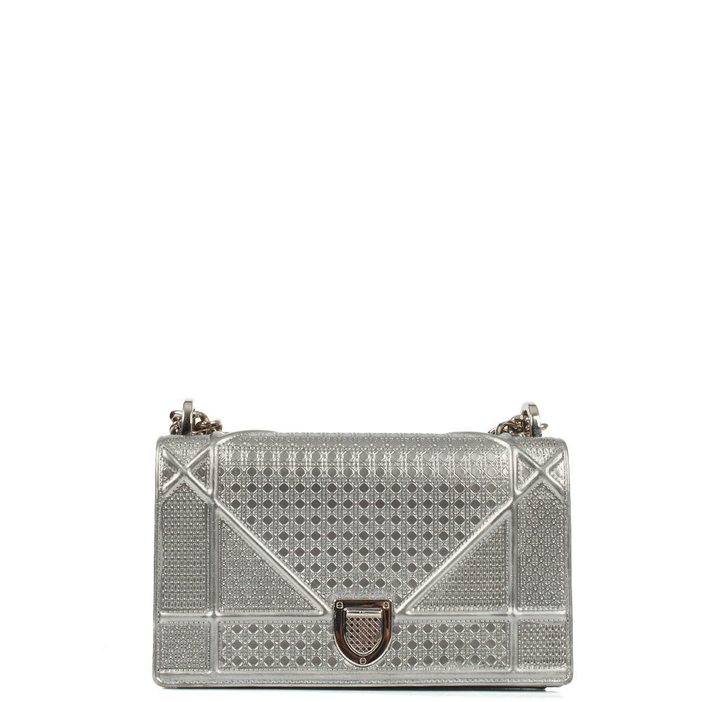 كل عام وأنتم بألف خير 
اجمل القطع والماركات العالمية انتظرونا بالبث 
العرض والسعر بالبث


**إذا كنت صاحب هذا الإعلان وتريد حذفه لأي سبب، رجاءا أرسل رسالة إلى الدعم الفني**