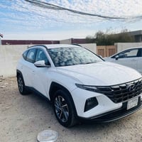 السلام وعليكم توسان موديل 2023 مكفولة عدا بارد كد اصبع باب السايق فول ...