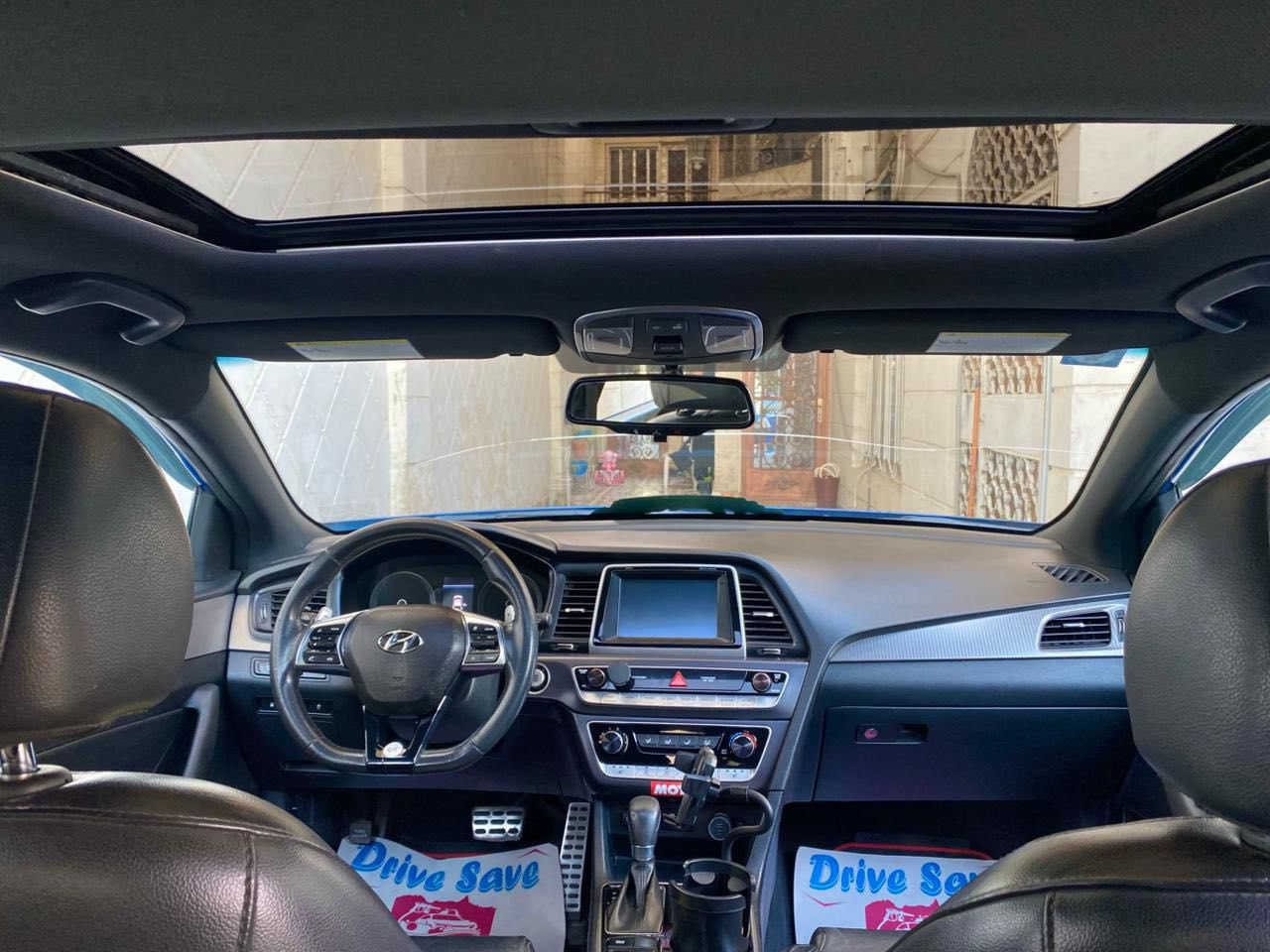 سوناتا سبورت
الموديل : 2018
المسافة المقطوعة: 68000
المحرك : 2400 GDI
المواصفات : 
فتحة سقف 
كشنات جلد كهرباء ⚡️ 
تدفئة كشنات أمامية 
أستيرن D 
شفتات أستيرن 
بصمة 
نقطة عمياء 

الضرر: صور أمريكا ٢ قطعة  
وبيها بالعراق باب خلفي عكس سائق
يعني سيارة بيها 3 قطع .

سعر 130$ وبيه مجال بسيط 

‭0775 791 0695‬

شارع فلسطين قرب النوال
