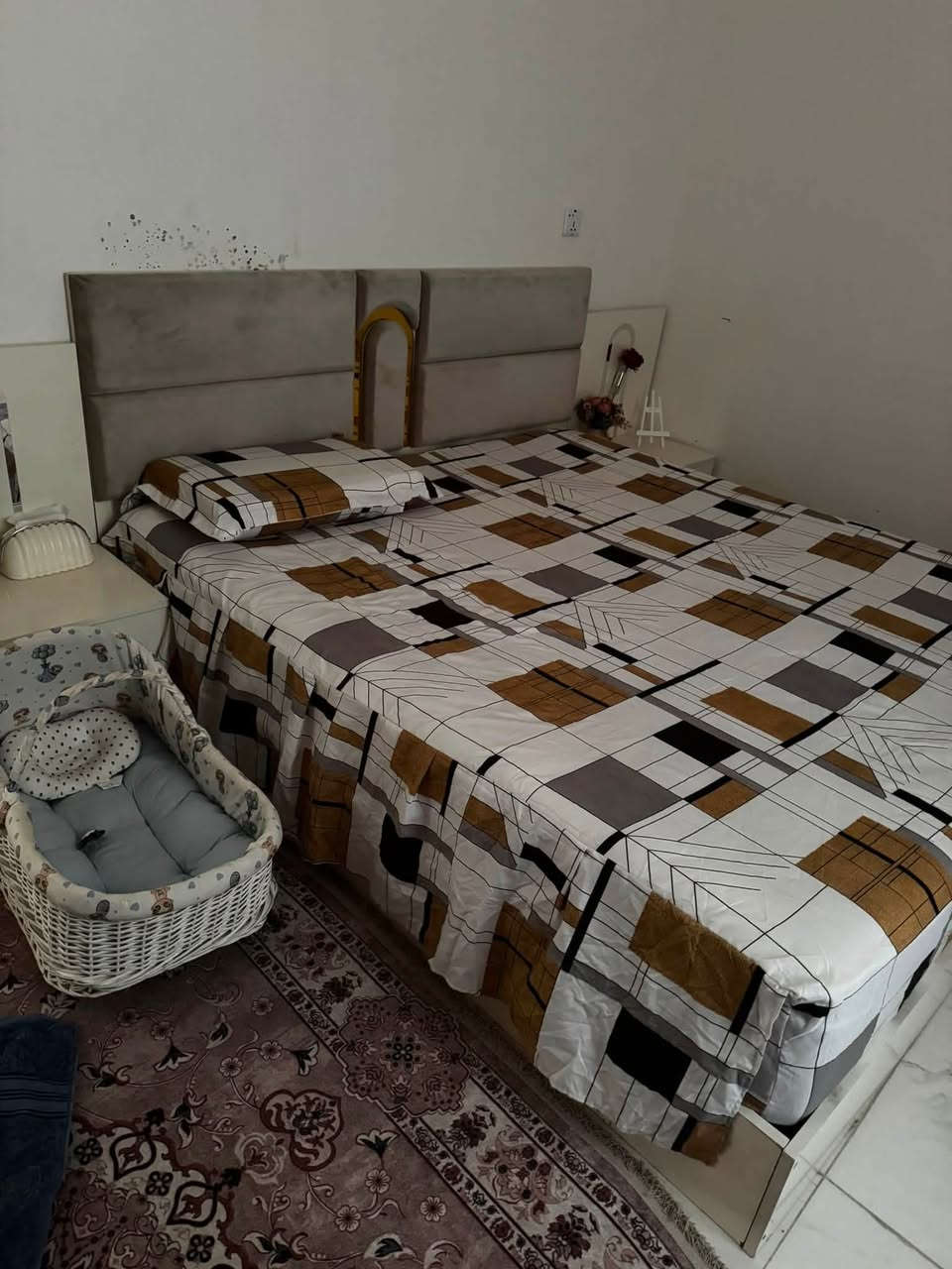 غرفه ٧ قطع أي اصرار ما بيها فقط سجه جرار فالته من مكانه وياها دوشك طبي  سعره ٣٥٠ 
مكان كاظميه الطي شراي يجي هسه ياخذها


**إذا كنت صاحب هذا الإعلان وتريد حذفه لأي سبب، رجاءا أرسل رسالة إلى الدعم الفني**