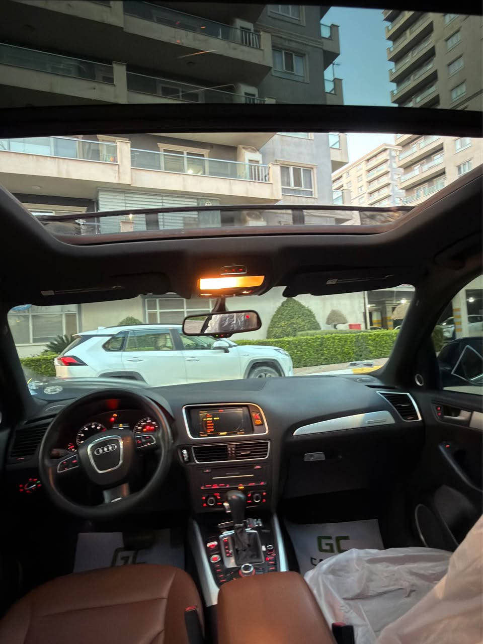 Audi  Q5 S_line quattro v6 2010
‎پانۆراما،بەسمە، ٥ بەسمە،برێک بەسمە،تەبرید ٢ زۆن،کوشن جلد،کوشن هیتەر،سەلاجە،پەرداخ سەلاجە،حاسە،تحدید سورعه،سندوق جەگ،سوکان ڤۆلیۆم،تەلەفون….
‎گێڕو مەکینە بەشەرت بێ سەوت بێ دوکەڵ بێ کرانەوە
‎ویل و تایەی سپۆرت
‎ڕەقەم و سەنەوی تازەیە
‎بەناوی خۆمەوەیە
‎١ پارچەی بۆیاخە بێ ناو بێ ئێرباگ 
‎شوێن:سلێمانی
‎نرخ بلاش تەنها پارەی مواسەفاتەکەیەتی
‎نرخ:98$💵
‎ژت:*********** السليمانية, العراق
