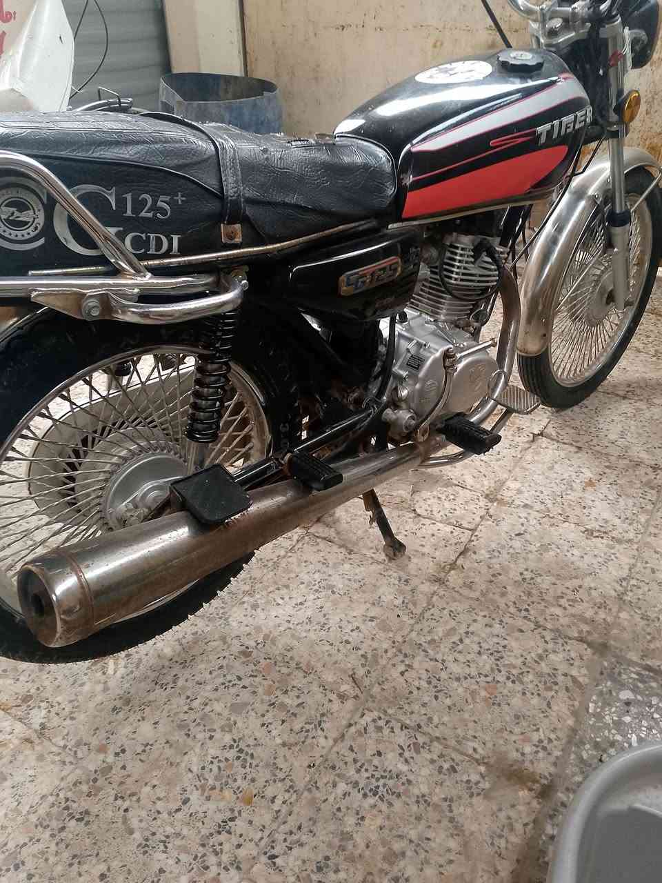 دراجه صيني
موديل 21 أوراق ضايعه مكفوله الدراجه رقم الشاصي والبليته موجودات 
محرك بلاد مامفتوح 
كهربائيات كله شغاله 
العنوان بصره شط العرب قرب الجسر الايطالي 
رقم الهاتف ***********
