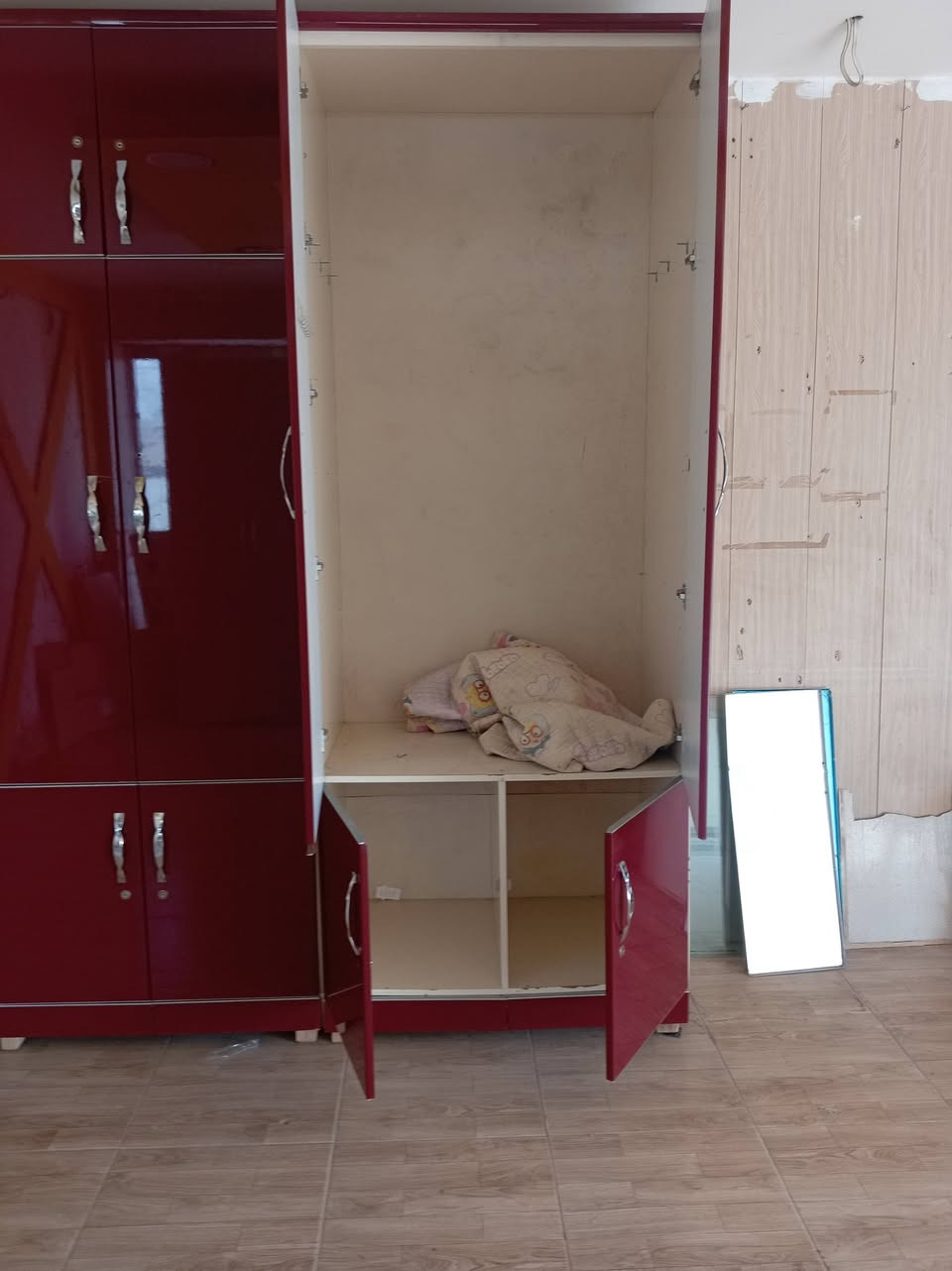 كانتور بو فروشتن
له هه ولير سي بارجه ي به رزي ٢٧٥ دوو مترسانتيم دريزي ٢٩٠ نرخي ٣٠٠ هه زار مجالي كه مه ***********
