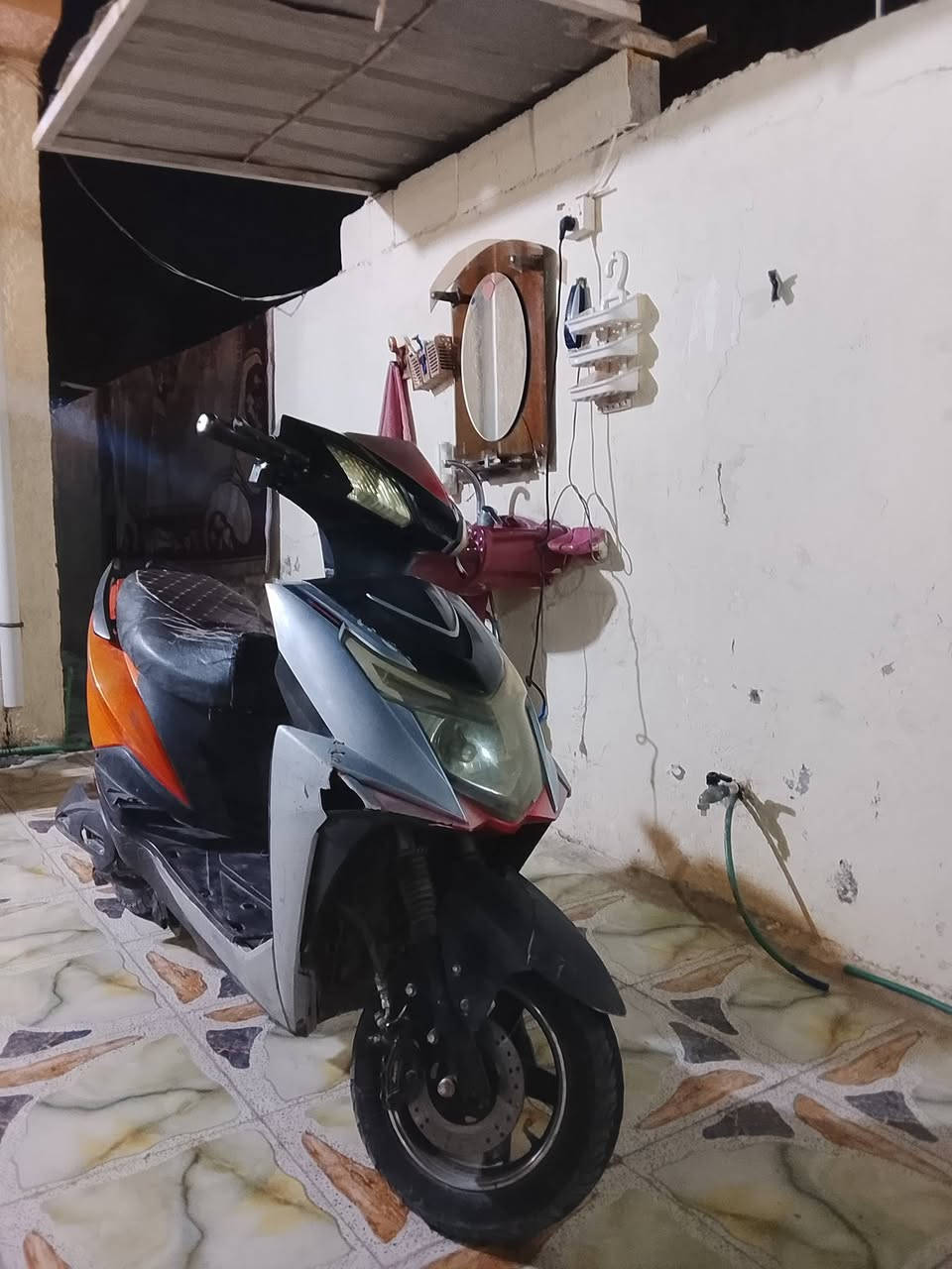 سلام عليكم سكنس شحن للبيع دراجة خير من الله كلشي ماناقصها السعر 300 والرقم ***********
