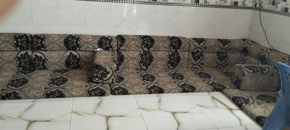 للبيع 
جلسه عربيه ٧ دواشك ١٤متر وجهين حبيبات كويتي
 شرط نظيفه 
السعر    175      ***********
الحر حي المؤمنين

