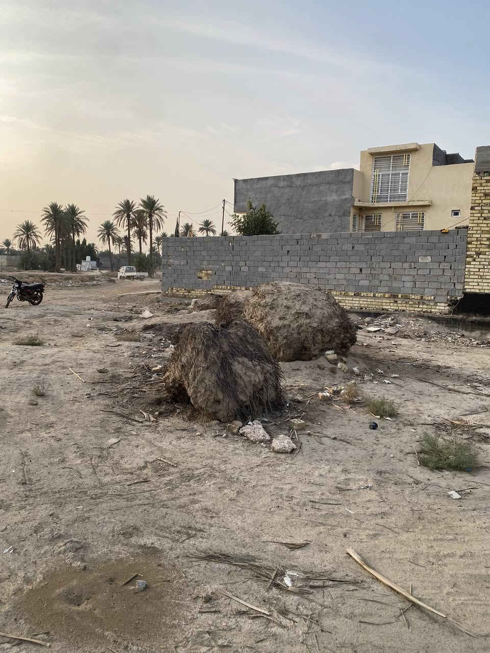 قطعة 400متر سند 25 تبعد عن الشارع العام للعلوية شريفة (ع) 150 متر واجه13 ونزال 30  تحويل مبارشر للاستفسار ***********
