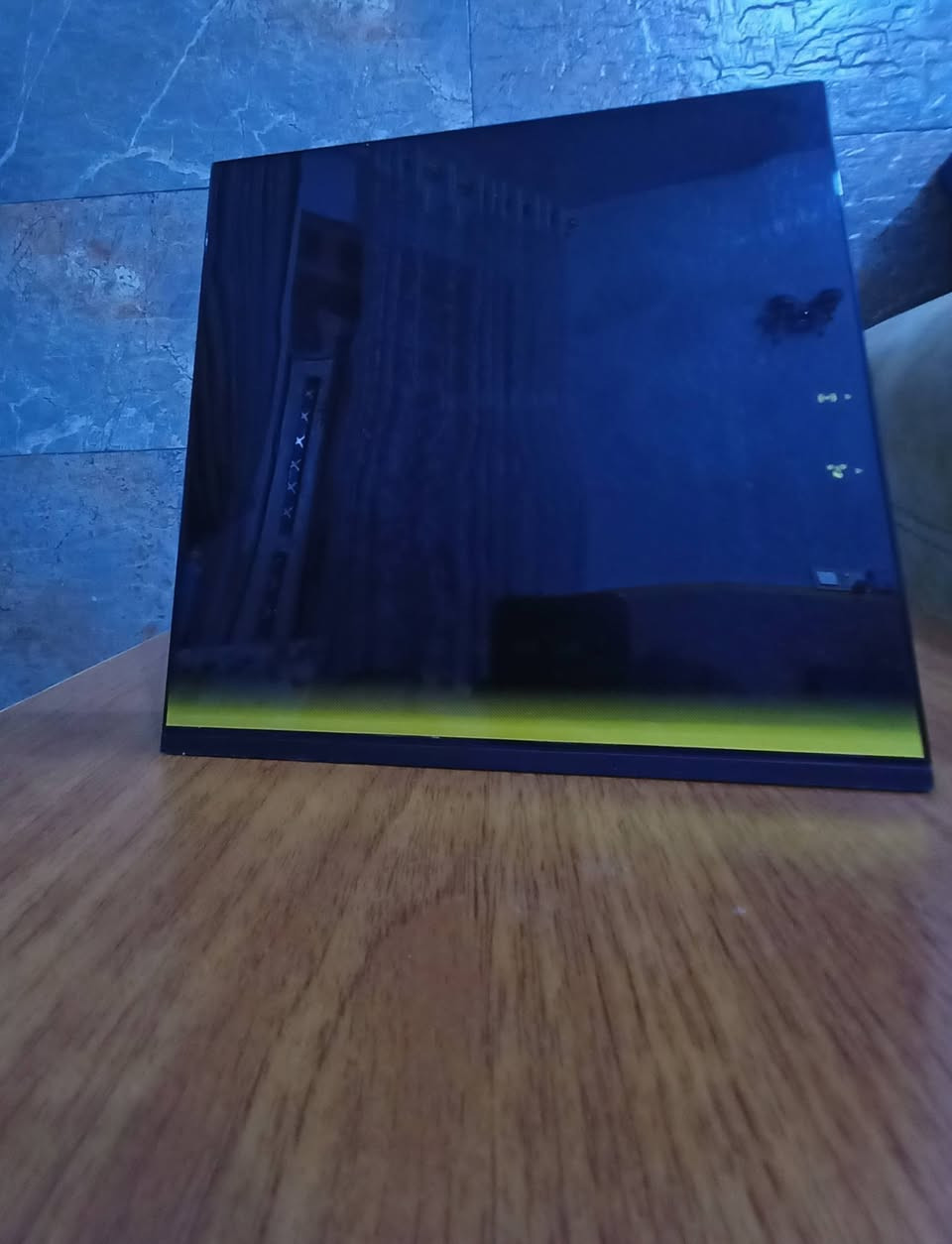 📢 إعلان للبيع – راوتر نت جير R3600v2 AC1750 📢
🔹 الموديل: Netgear R3600v2 AC1750
🔹 الحالة: مستخدم، نظيف وشغال ممتاز ✅
🔹 تقنيات الواي فاي:
واي فاي ثنائي النطاق Dual-band (2.4GHz + 5GHz) بسرعة تصل إلى 1750 Mbps
Beamforming+ لتقوية الإشارة وتوجيهها للأجهزة
MU-MIMO لدعم اتصال عدة أجهزة بنفس الوقت بدون فقد سرعة
Smart Connect لتوزيع الأجهزة تلقائيًا على أفضل تردد
🔹 المنافذ: 4 × Gigabit Ethernet، 1 × USB 2.0
🔹 مميزات إضافية:
QoS (Quality of Service) لتحديد أولوية الأجهزة أو التطبيقات
حماية متقدمة للشبكة
واجهة سهلة الاستخدام Netgear Genie لإدارة الشبكة
💰 السعر: 40 الف
✨ مثالي للمنزل أو المكتب – بث الفيديو، الألعاب أونلاين، والعمل عن بعد بدون تقطيع


**إذا كنت صاحب هذا الإعلان وتريد حذفه لأي سبب، رجاءا أرسل رسالة إلى الدعم الفني**