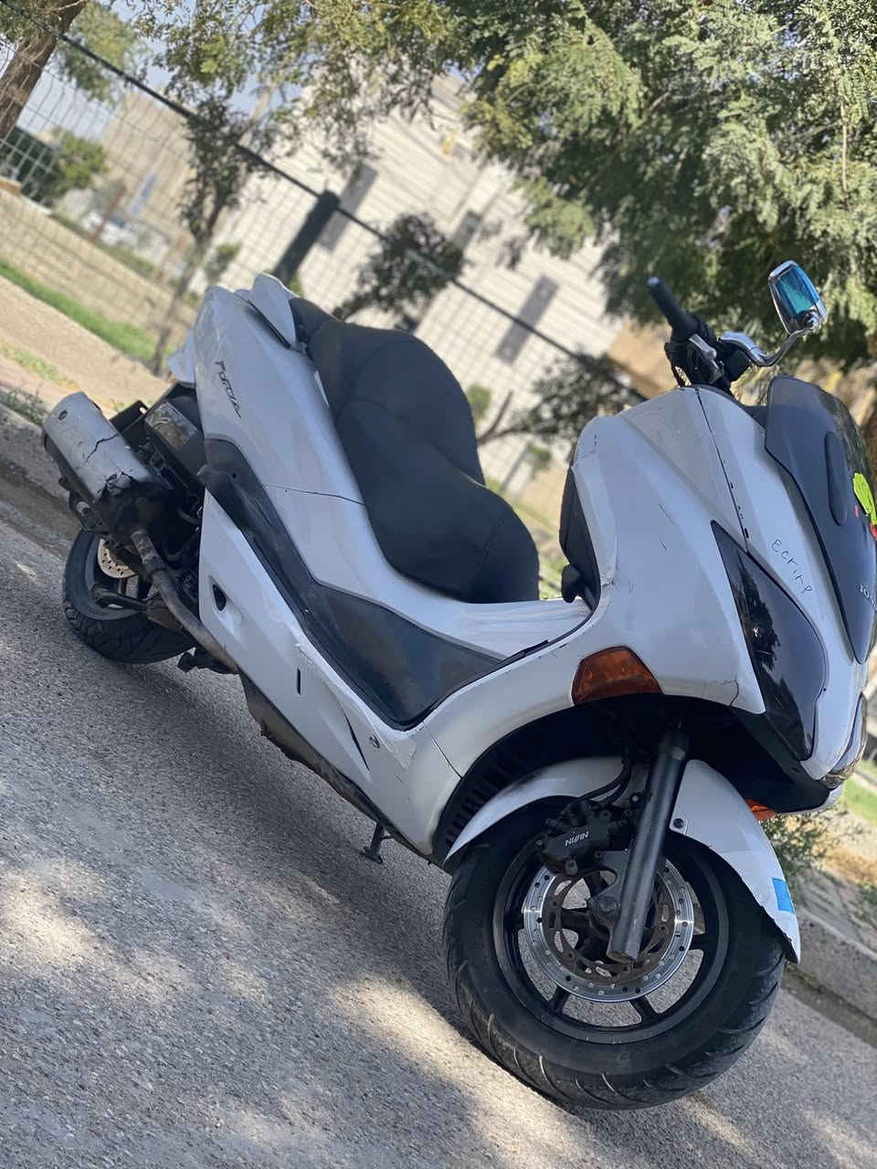 السلام عليكم فورزا0/10 S7 كير ملغي دراجه نضيفه كلش شوف العين وعليها ادامه كامله باتري جديد لايتات عدسه ثلجي واصفر زوج تايرات قايش جديد بيها نقوصات بسيطه عنواني بغداد السعر1100 وماكو هيج نضافه وهيج سعر للستفسار ***********
