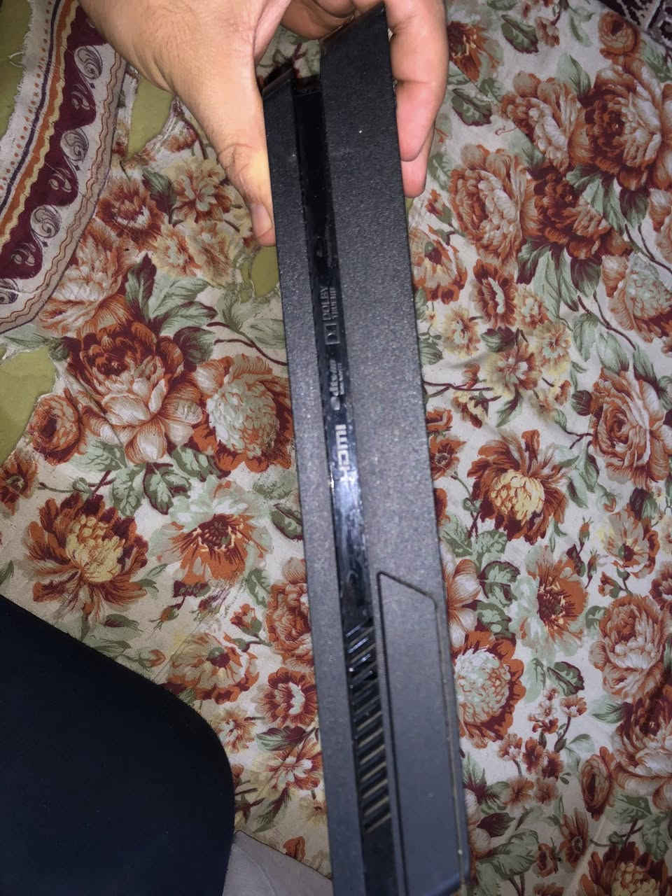 بلي 4 سلم جديد حيل ما مفتوح نضيف كلش كلش مع ٥ اقراص شغاله
*********** واتساب 
سعره ٢٢٥
